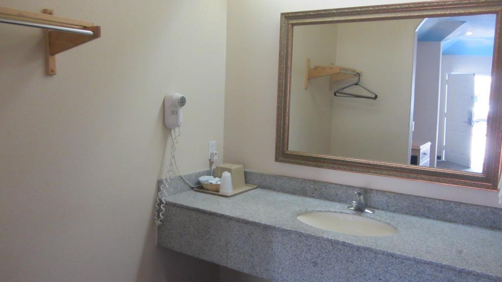 Camelot Inn & Suites Highway 290/Northwest Freeway 저지빌리지 객실 사진