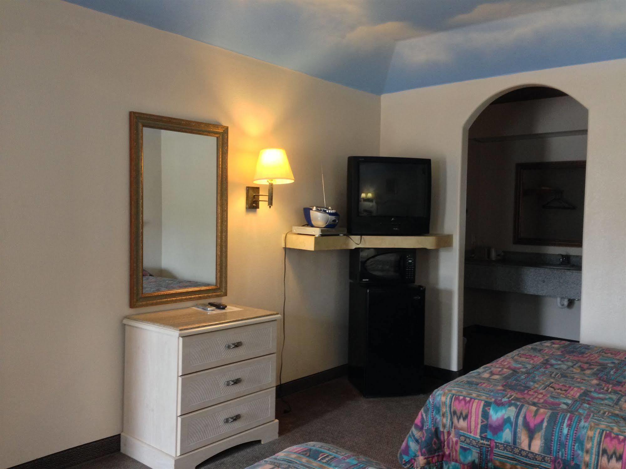 Camelot Inn & Suites Highway 290/Northwest Freeway 저지빌리지 외부 사진